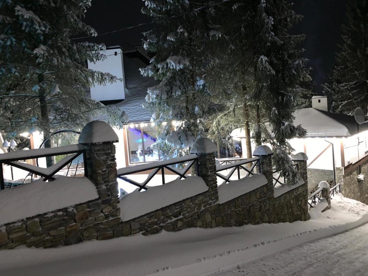 Апарт отель Феєрія Лісу Сходница Экстерьер фото